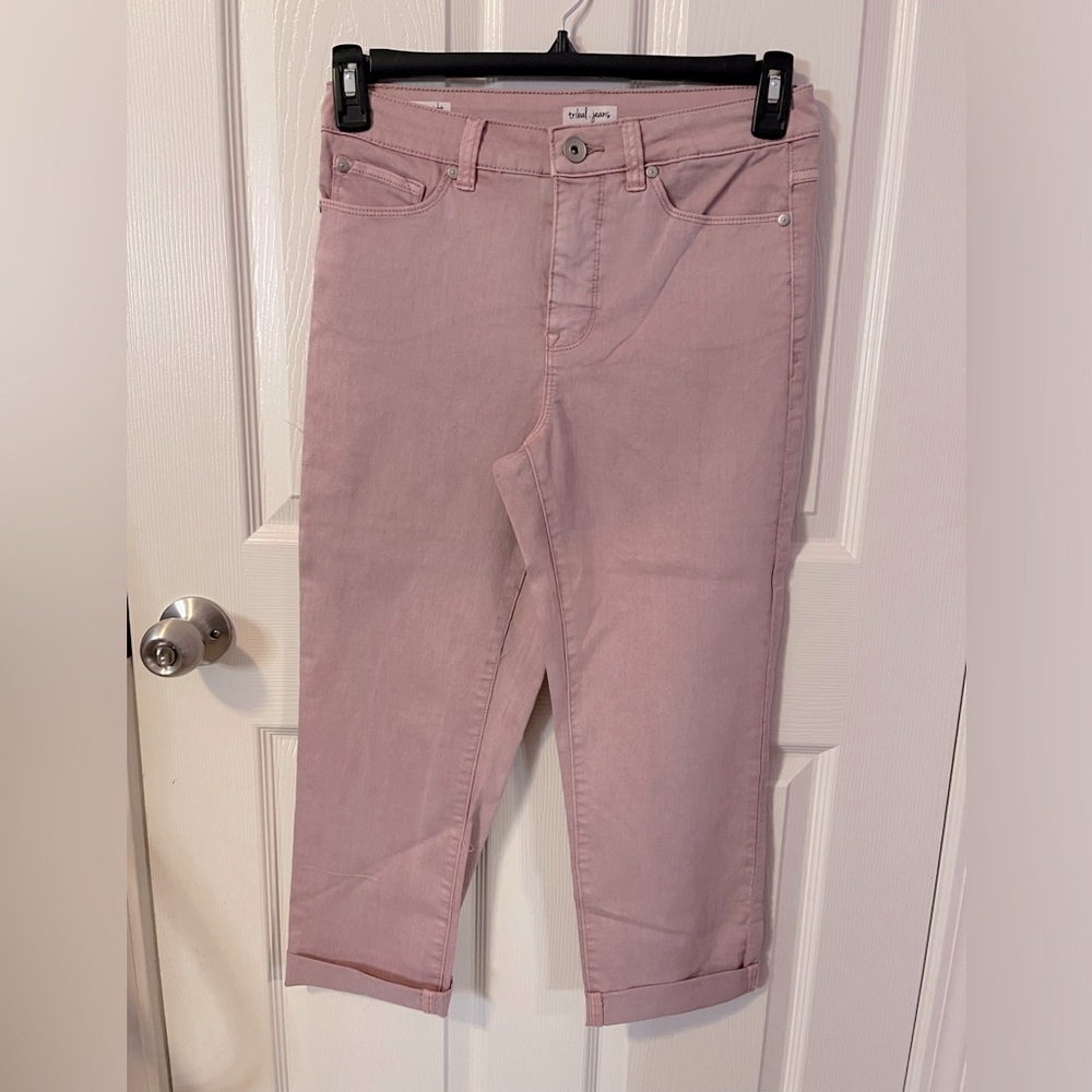 NWOT Tribal Jeans crop straight in a gorgeous dusty rose
Size 6